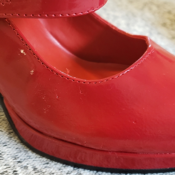 NWOT Platform heels - Picture 5 of 5